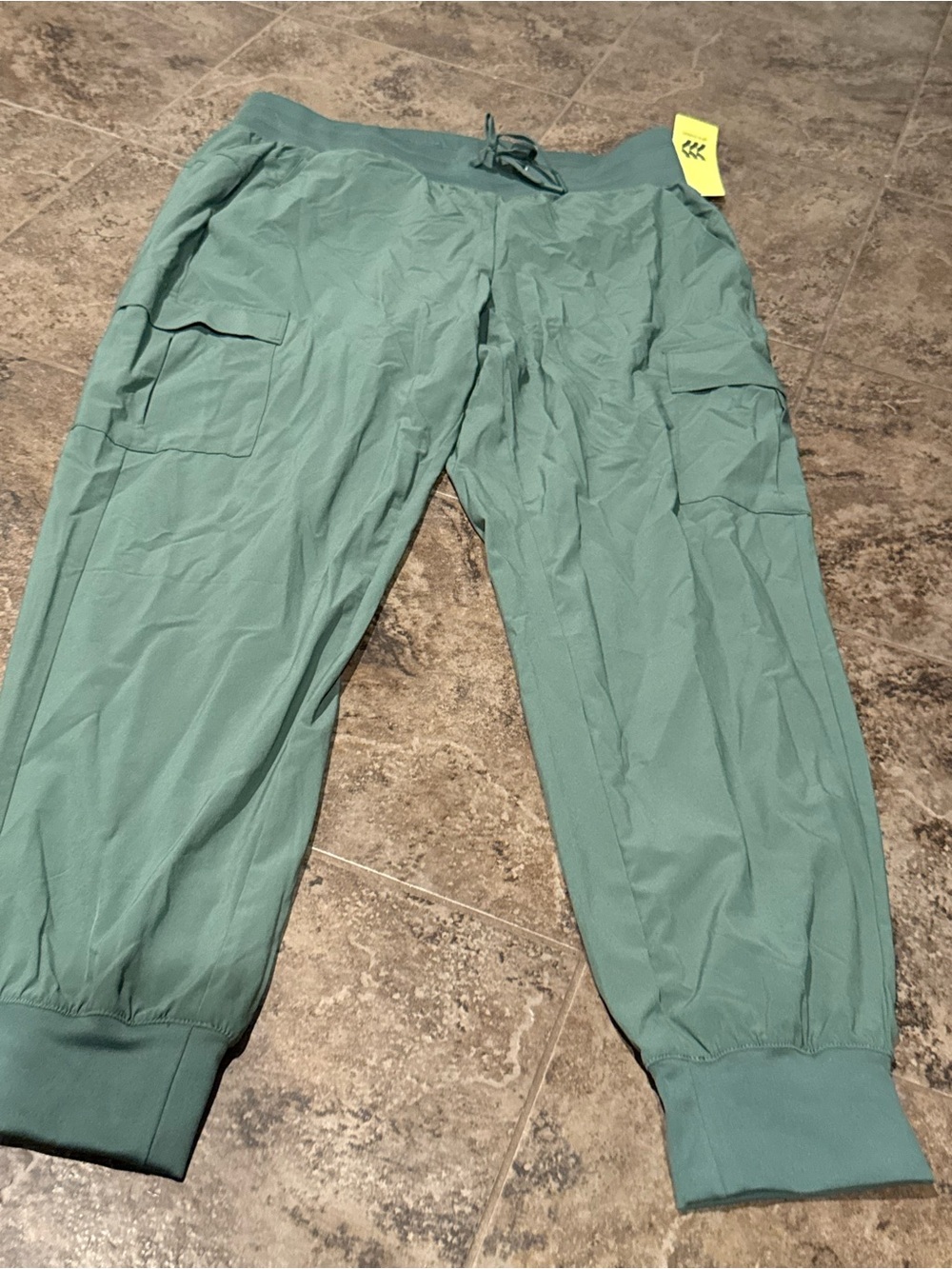 🫑Women’s All in Motion cargo Jogger Pants - Sage Green